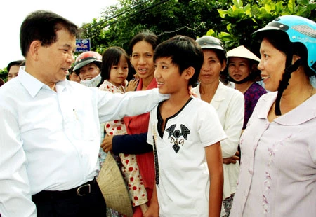Chủ tịch nước Nguyễn Minh Triết: Bến Tre nên tập trung phát triển nông nghiệp