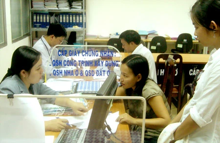 Cấp giấy chứng nhận nhà đất sau ngày 1-8-2009: Quận - huyện lúng túng