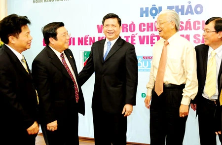 Hội thảo “Vai trò chính sách tiền tệ đối với nền kinh tế Việt Nam sau thời kỳ suy giảm”: Giảm bao cấp để tăng sức cạnh tranh