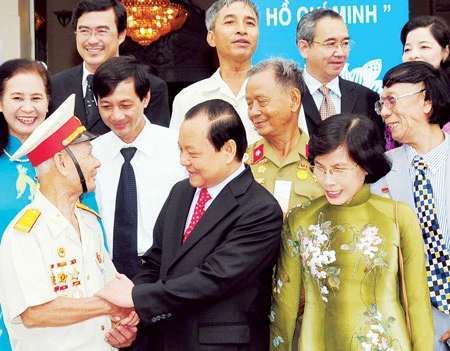 40 năm Đảng bộ và nhân dân Sài Gòn - Gia Định thực hiện Di chúc thiêng liêng của Bác Hồ