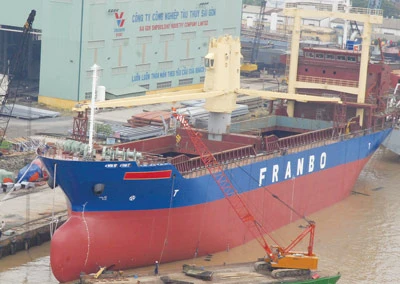TPHCM: Hạ thủy tàu hàng 11.000 tấn