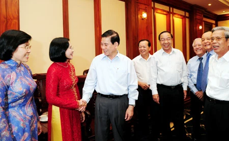 Chủ tịch nước Nguyễn Minh Triết, Thủ tướng Nguyễn Tấn Dũng đến thăm và chúc Tết Thành ủy TPHCM