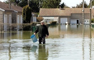 Bão tấn công Tây Âu, 51 người thiệt mạng