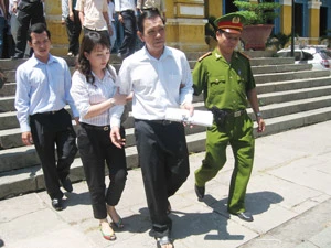 Tại tòa phúc thẩm, bị cáo Huỳnh Ngọc Sĩ khai: Nhận “bồi dưỡng” 600 triệu đồng