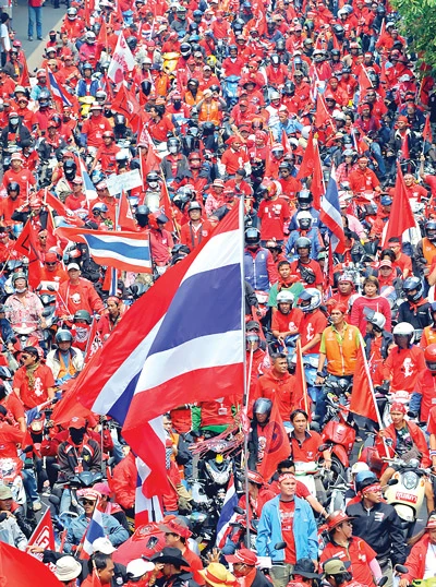 Thái Lan: Quân đội nhượng bộ phe áo đỏ