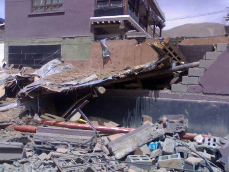 Động đất kinh hoàng tại Trung Quốc, 400 người thiệt mạng