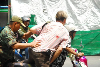 "Chiến trường" Bangkok: 5 người bị thương, trong đó có 3 nhà báo