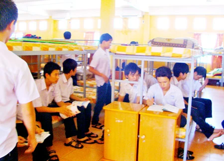 Bầy hầy chỗ ở nội trú học sinh phổ thông