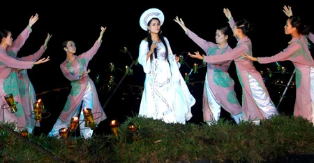 Bế mạc Festival Huế 2010: Lưu luyến đêm giã bạn