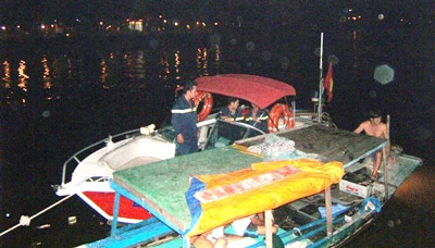 TPHCM: Hai em nhỏ chết đuối dưới bờ kênh Thanh Đa