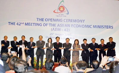Tại Hội nghị Bộ trưởng Kinh tế ASEAN, Thủ tướng Nguyễn Tấn Dũng: Xem xét 5 vấn đề cốt lõi của kinh tế