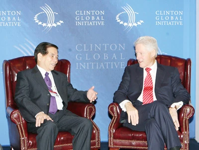 Chủ tịch nước Nguyễn Minh Triết gặp cựu Tổng thống Hoa Kỳ Bill Clinton