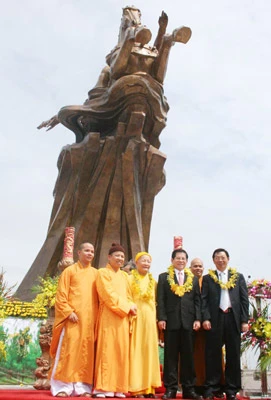 Khánh thành tượng Thánh Gióng