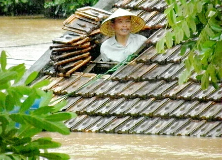 Quảng Bình: Lũ nhấn chìm hàng ngàn căn nhà