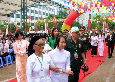 Quê lúa tri ân những anh hùng