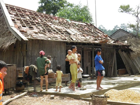 Quảng Bình: Hàng ngàn người Tân Hóa rời hang đá về nhà trong cảnh trắng tay