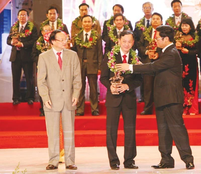 Ông Takashi Fujii nhận danh hiệu “Doanh nhân Việt Nam tiêu biểu 2010”