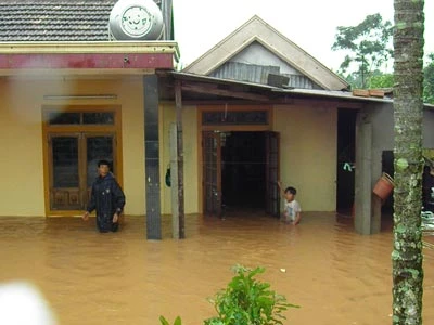 Miền Trung gồng mình chống đợt lũ mới