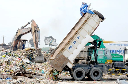 Xây dựng khu xử lý rác thải công nghiệp: Địa phương nào cũng... né?