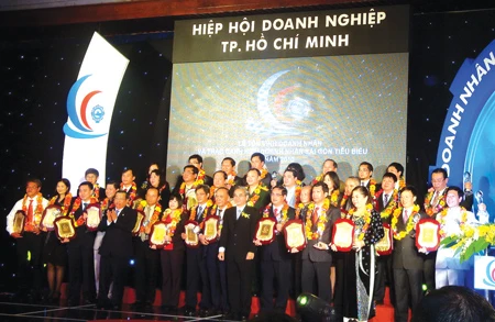 Lễ hội tôn vinh Doanh nhân và trao danh hiệu “Doanh nhân Sài Gòn tiêu biểu lần VI”: Bản lĩnh vượt trùng khơi