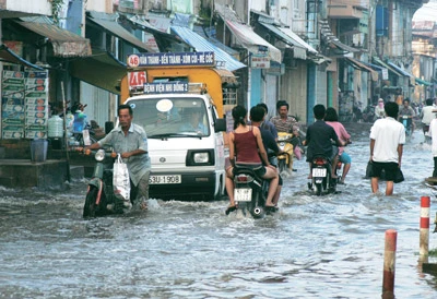 Thành ủy, UBND TPHCM chỉ đạo khẩn trương hoàn thành các công trình chống ngập