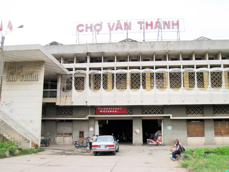 Giải tỏa chợ Văn Thánh (Bình Thạnh) - Đi không được, ở không xong