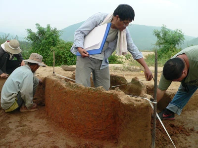 Phát hiện khu di tích lò - mộ bằng đất nung đầu tiên ở Việt Nam