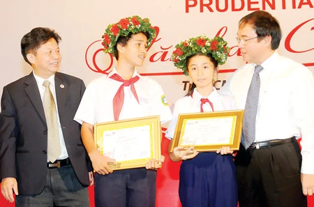 Cuộc thi “Prudential - Văn hay chữ tốt 2010”: Vun đắp tâm hồn