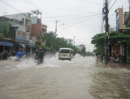 Bình Định, Phú Yên: Mưa lũ vẫn dồn dập
