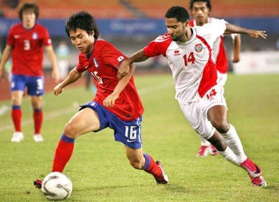 Bán kết môn bóng đá nam (ngày 23-11): Nhật Bản gặp UAE ở chung kết