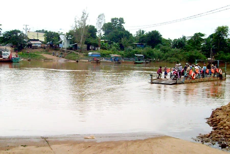 Thanh Sơn mong ngóng cây cầu