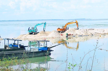 Nỗi lo từ hồ Dầu Tiếng