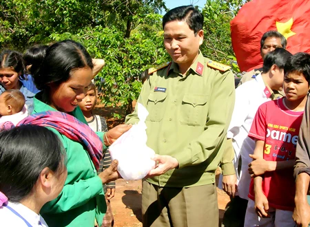 Ngày mới ở làng Mới