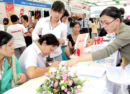 Dịch vụ cho thuê lại lao động ngoài vòng pháp luật