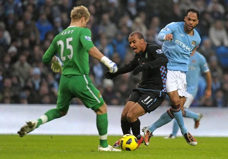 Trận Aston Villa (17) - Man.City (2): Mancini dè chừng Darren Bent