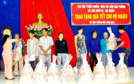 Mang niềm vui xuân đến người nghèo