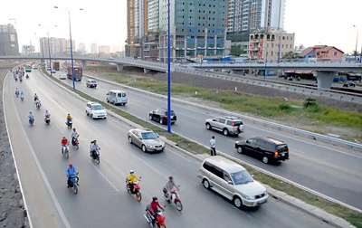 Ông Trần Quang Phượng, Giám đốc Sở GTVT TPHCM: Đầu tư mạnh cho giao thông vành đai và liên vùng