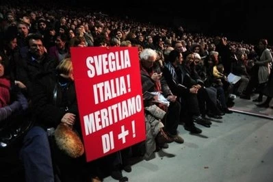 Italia: Hàng ngàn người biểu tình phản đối Thủ tướng Italia S. Berlusconi