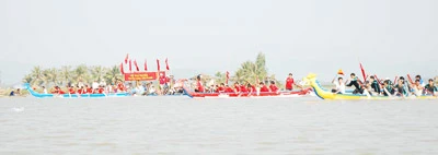 Phú Yên: Tưng bừng lễ hội đua thuyền đầu năm