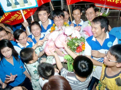 Lê Quang Liêm nhận bằng khen của UBND TPHCM