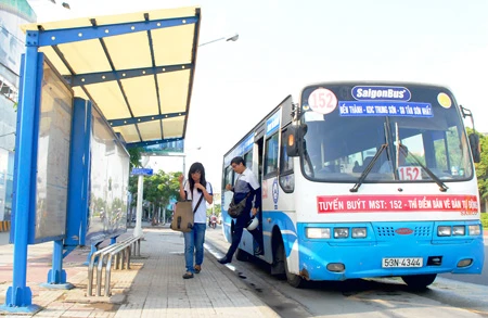 “Đỏ mắt” tìm xe buýt ở sân bay Tân Sơn Nhất