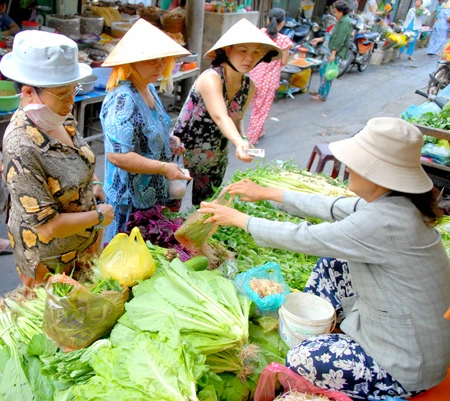 Nên mạnh dạn giảm thuế thu nhập cá nhân