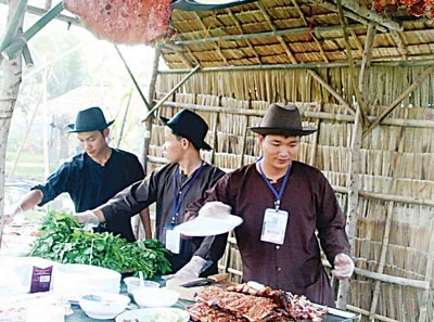 Festival nghề truyền thống Huế 2011: Độc đáo ẩm thực và cây cảnh