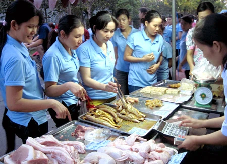 Hàng bình ổn giá đến công nhân