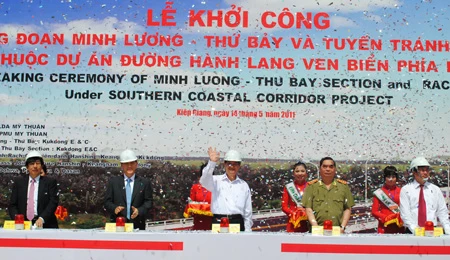 Thủ tướng Nguyễn Tấn Dũng phát lệnh khởi công tuyến đường hành lang ven biển phía Nam