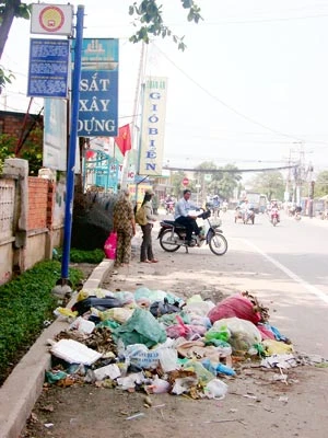 Trạm xe buýt thành bãi rác