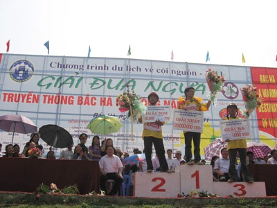 Vàng Văn Huỳnh - Tân kỵ vương Giải Đua ngựa Bắc Hà 2011