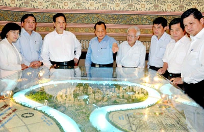 Thủ tướng Nguyễn Tấn Dũng làm việc với lãnh đạo TPHCM: Không để sản xuất gặp khó