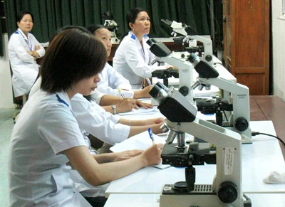 Chương trình học bổng Nguyễn Văn Hưởng năm 2011 - Nỗ lực của các em là chính
