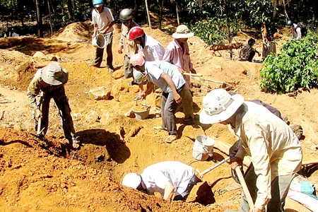 Thừa Thiên - Huế: Đào vàng băm nát đồi Lộc Sơn